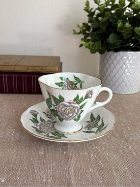 VTG Windsor Bone China Teacup & Saucer Cottagecore Floral Shabby Chic Tea Set